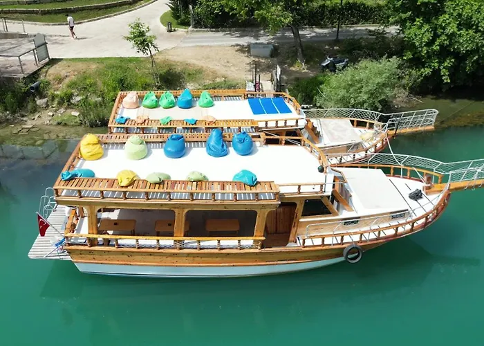 Bateau-hôtel Boys Luxury *